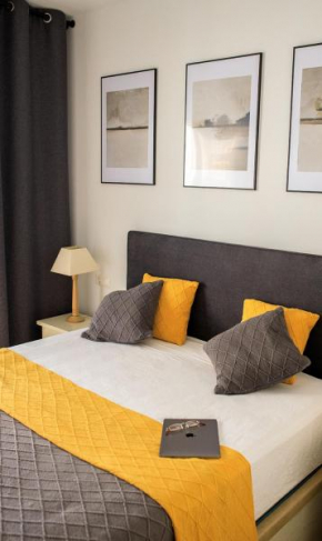 Oasis Cala Alta New Apartment 120qm free parking, pool, 2 bath, 3bdr, Wi-Fi, air-condit